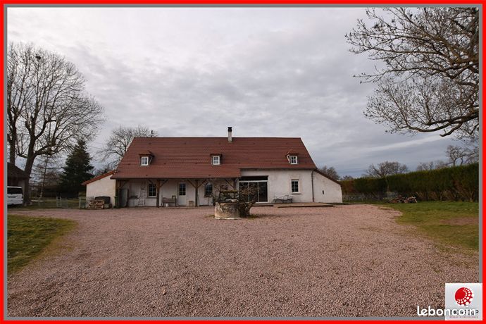Maison 7 pièces 231 m²