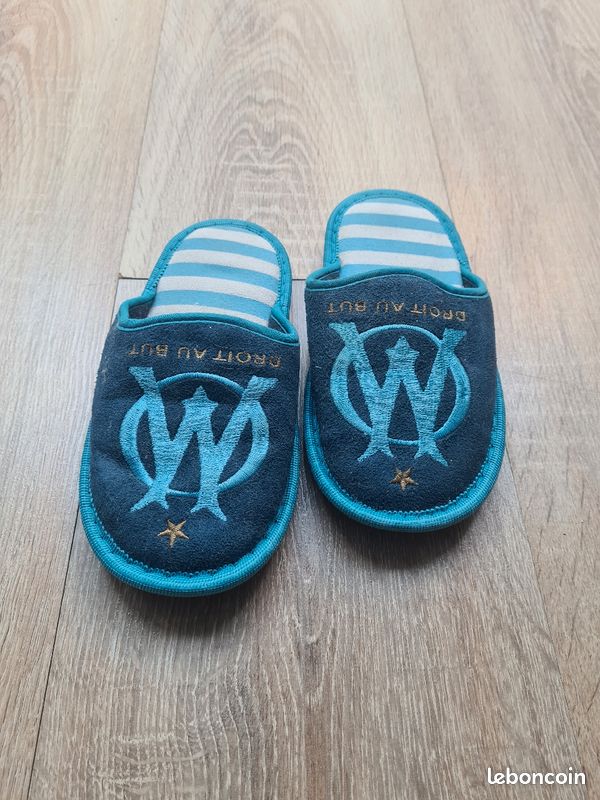 Chaussons Officiels Olympique De Marseille OM - Collection Enfant - Matière Polyester Et Gomme