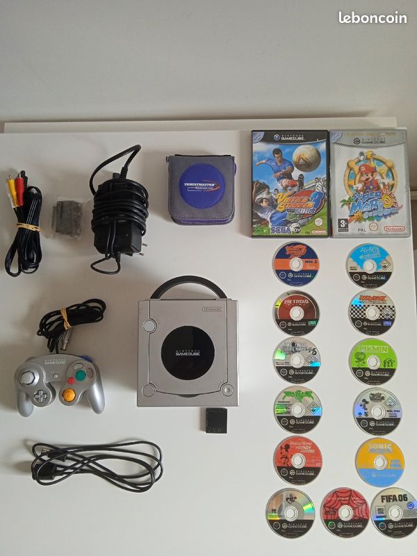 Nintendo GameCube état neuf + 17 jeux et accessoires (image 1)