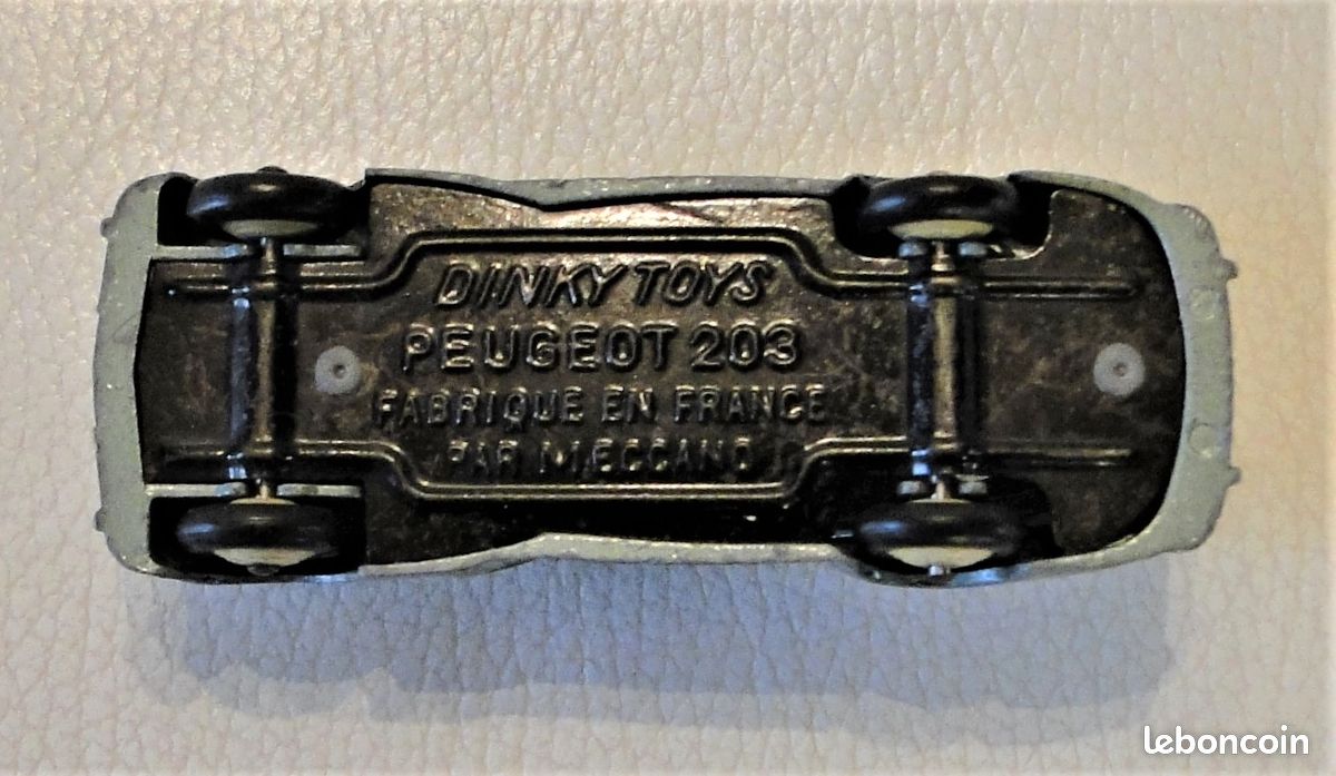 Dinky Toys France, Peugeot 203, réf 24R,... - Lot 370 - Artenchères