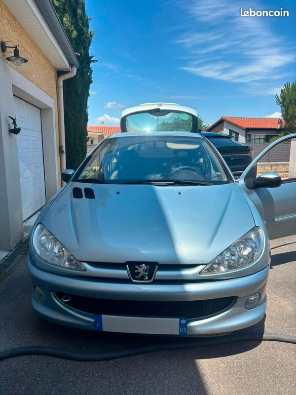 Peugeot 206 1.6 110ch (image 1)