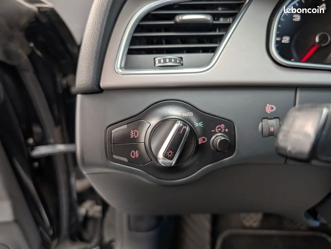 AUDI A5 SPORTBACK 2.0 TDI 136ch Ambiente - Intérieur cuir - Régulateur de vitesse - Clim auto (image 31)