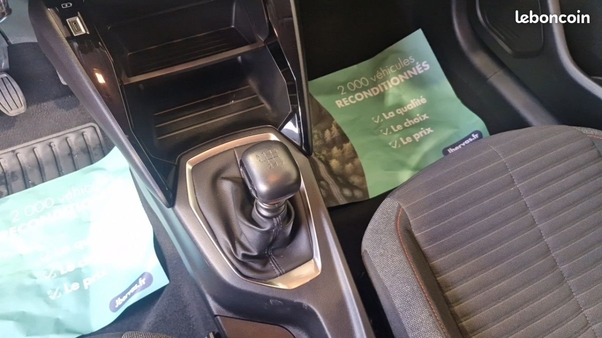 Peugeot 208 PURETECH 100 SS Active Business (image 22)