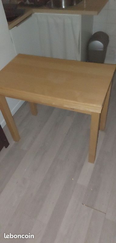 Table en bois (image 1)