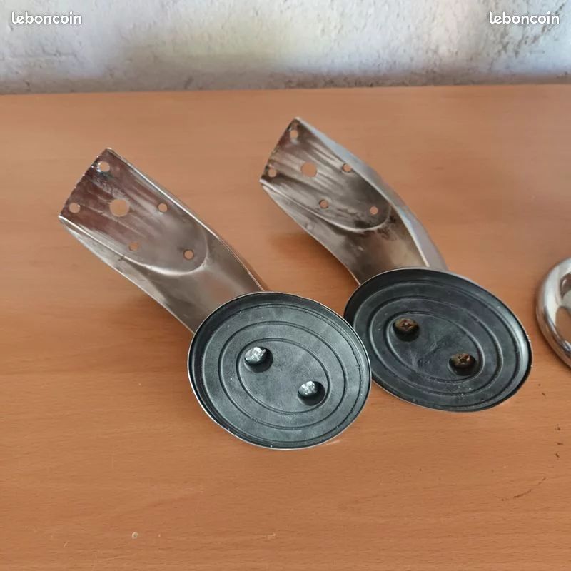 4 Pieds De Meuble En Acier - 15 Cm De Haut - Argenté - Occasion Bon état