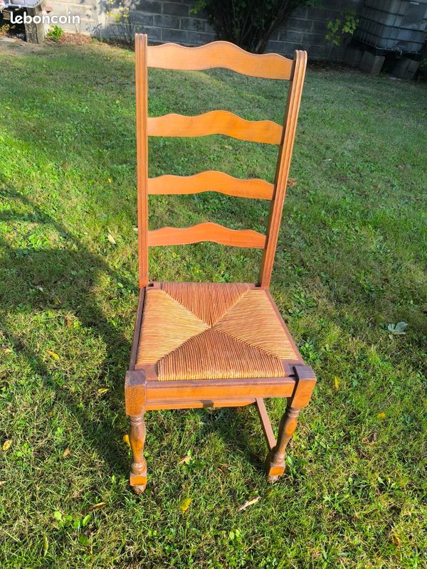 Chaise en bois (image 1)