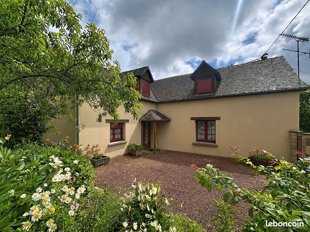 Maison 6 pièces 174 m² · à Saint-Georges-des-Groseillers · 174 m² · 149 260 €