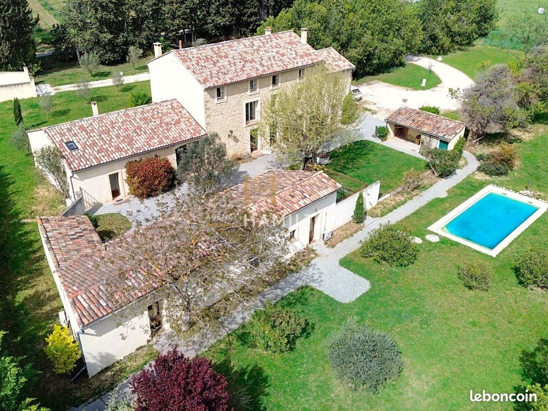 Maison 6 pièces 346 m² · à Monteux · 346 m² · 970 000 €