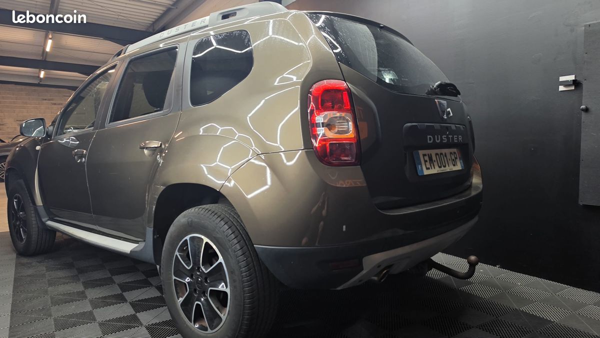 🚗 superbe dacia duster black touch 1.5 dci 110cv boite automatique attelage garantie 12 mois (image 4)