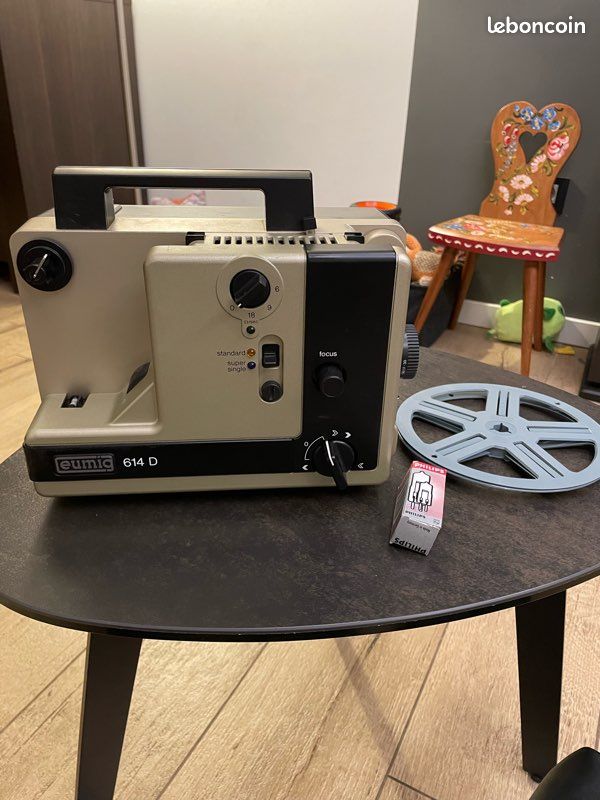 Projecteur EUMIG WIEN P8m Et Table De Montage MEOPTA - 8mm - Occasion