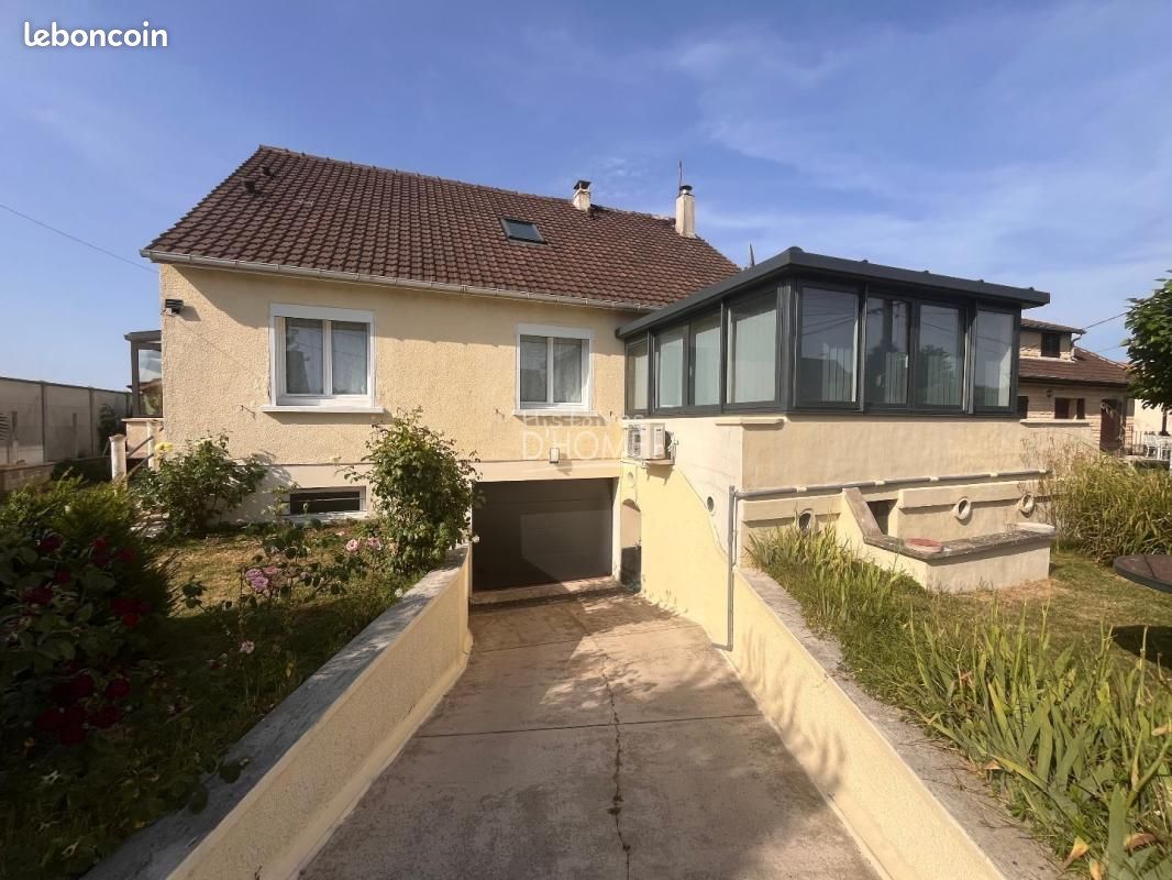 Maison 6 pièces 145 m² · à Clos-Fontaine · 145 m² · 325 000 €