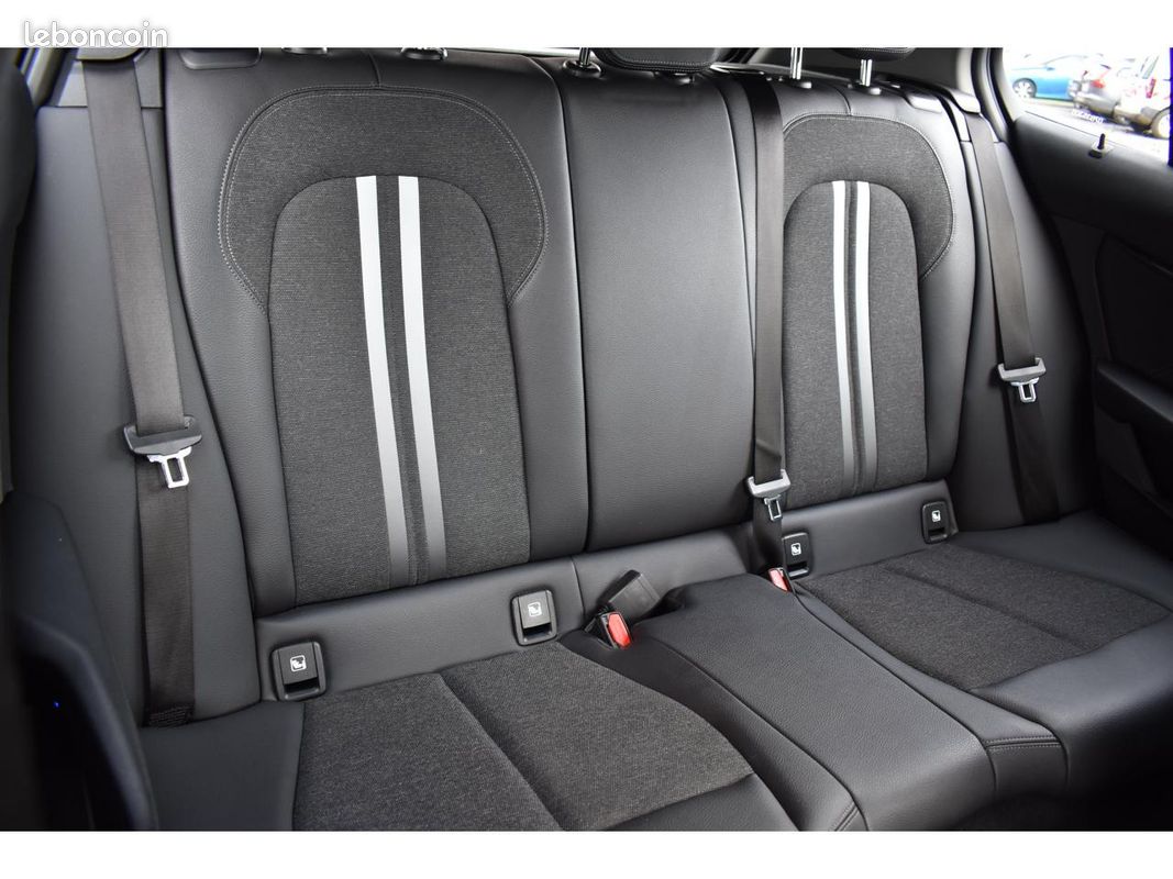 BMW SERIE 1 118d 150 ch BVA8 F40 Edition Sport (image 5)
