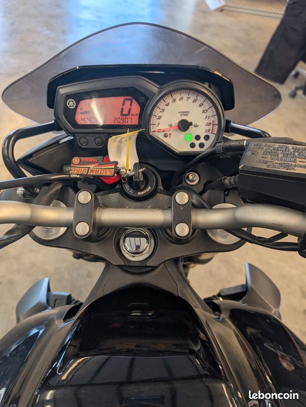 Yamaha fz8 de 2011 avec seulement 20900 km (image 5)