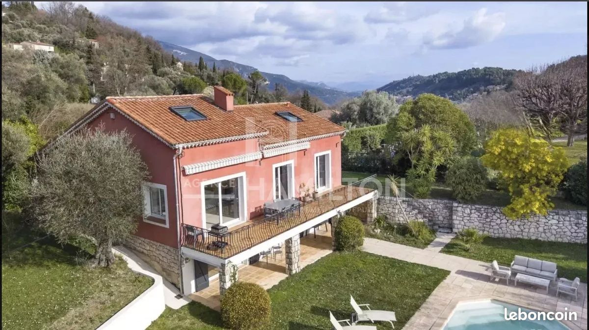 Maison 5 pièces 138 m² · à Châteauneuf-Grasse · 138 m² · 880 000 €