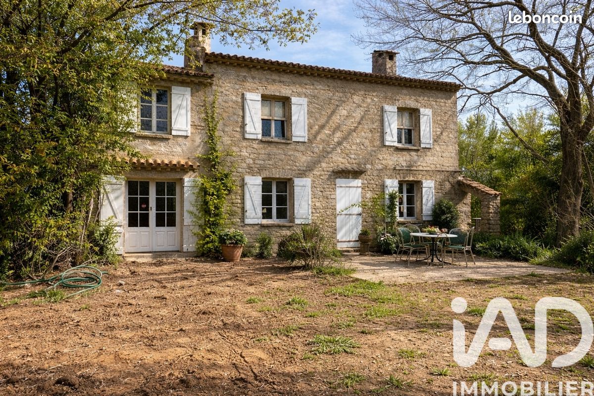 Maison 5 pièces 118 m² · à La Crau · 118 m² · 300 000 €