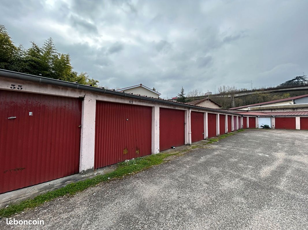Parking/box LYON · 87 €/mois