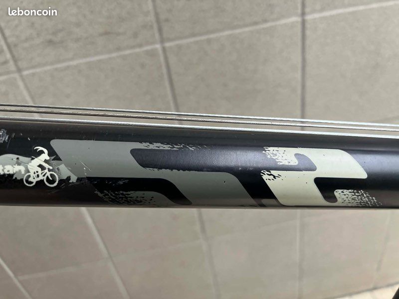 VTT de la marque Rockrider cadre aluminium roues 26 pouces taille M-L (image 6)