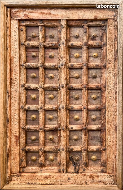 Porte de haveli en teck vers 1900 – 160×106 cm – rosaces laiton – table/plateau (image 1)