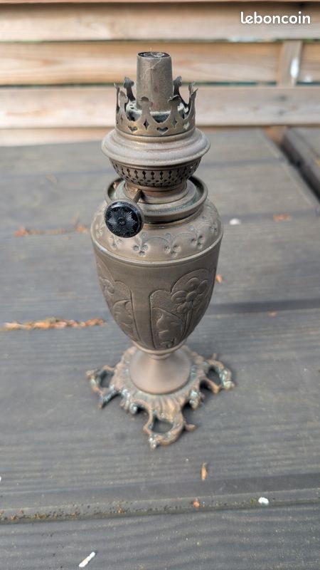Lampe à pétrole ancienne (image 2)