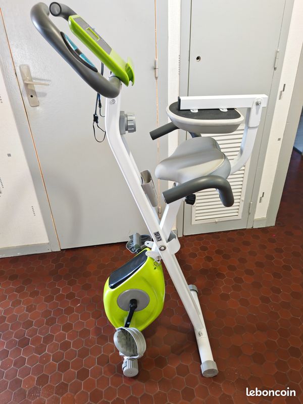 Vélo d'appartement quasi neuf - Vélos