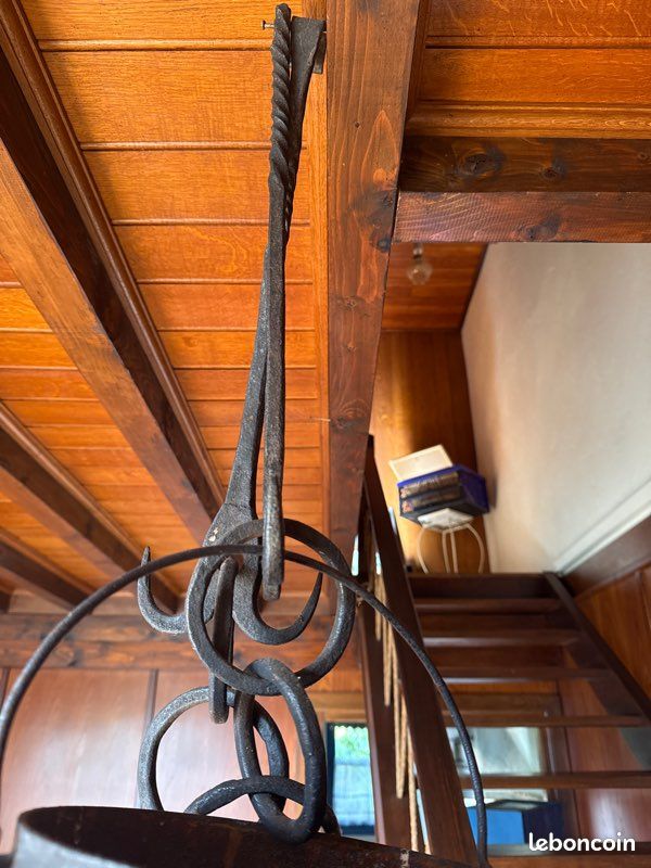 Ancien chaudron en fonte avec ferronnerie forgée à la main – XIXe siècle (image 3)