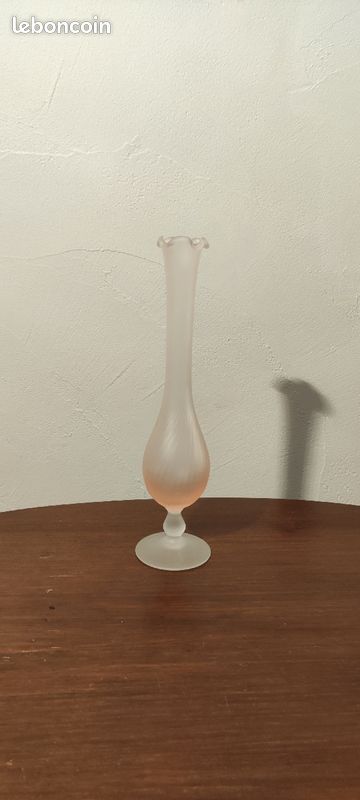 Vase soliflore en opaline (image 1)