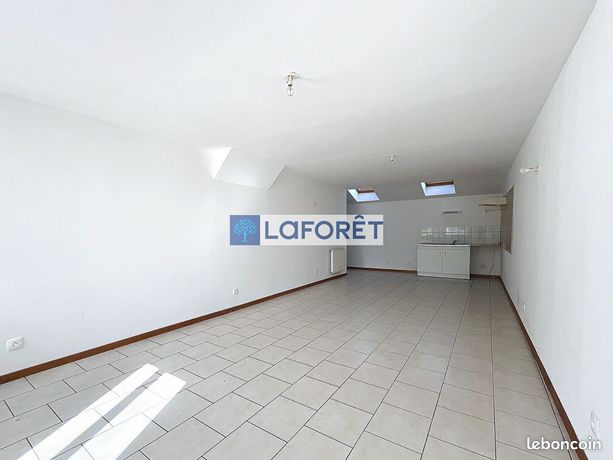 https://img.leboncoin.fr/api/v1/lbcpb1/images/bc/8d/28/bc8d2816e8202d21db9f972c42e2b0f2b1da8b6b.jpg?rule=ad-image