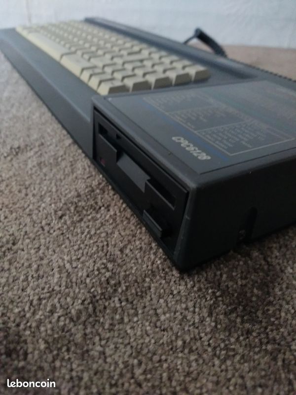 AMSTRAD CPC 664 + GT65 monitor - clavier qwerty - fonctionnel EUR 330,00 - FR
