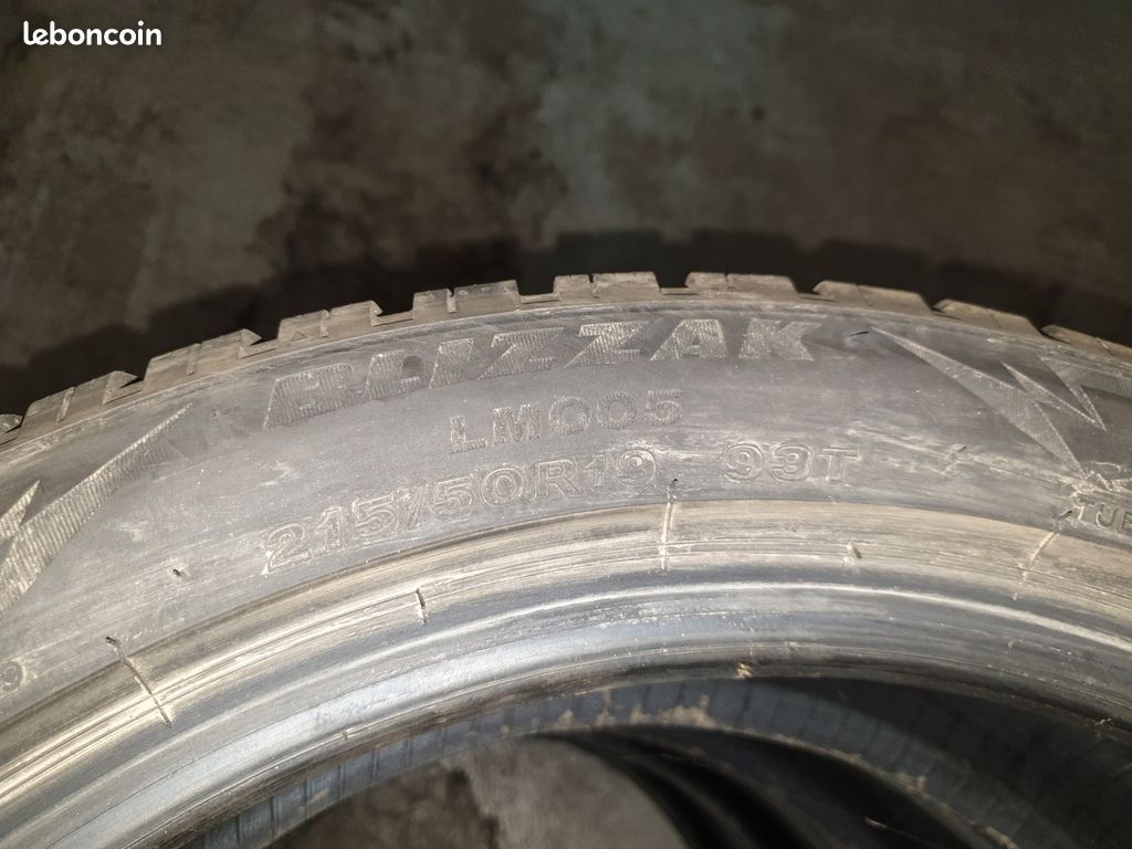 4 pneus hiver Bridgestone Blizzak LM005 215-50 R19 93T (image 3)