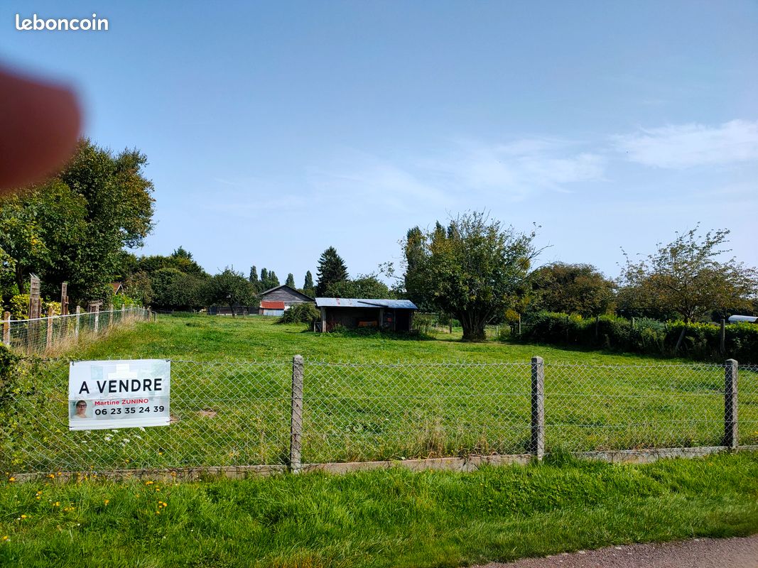 Vente terrain centre Etreville dont 784m2 constructible · à Étréville · 69 900 €