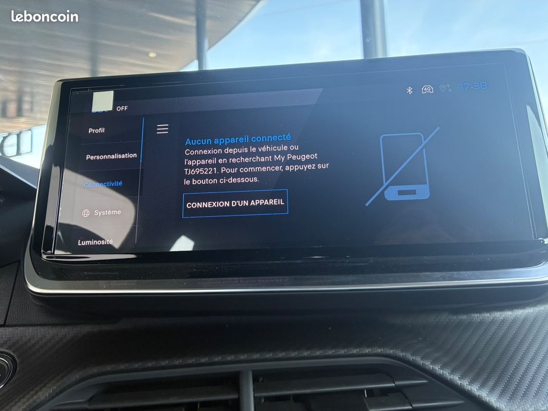Peugeot 2008 1.2 HYBRID 145CH GT E-DCS6 (image 21)
