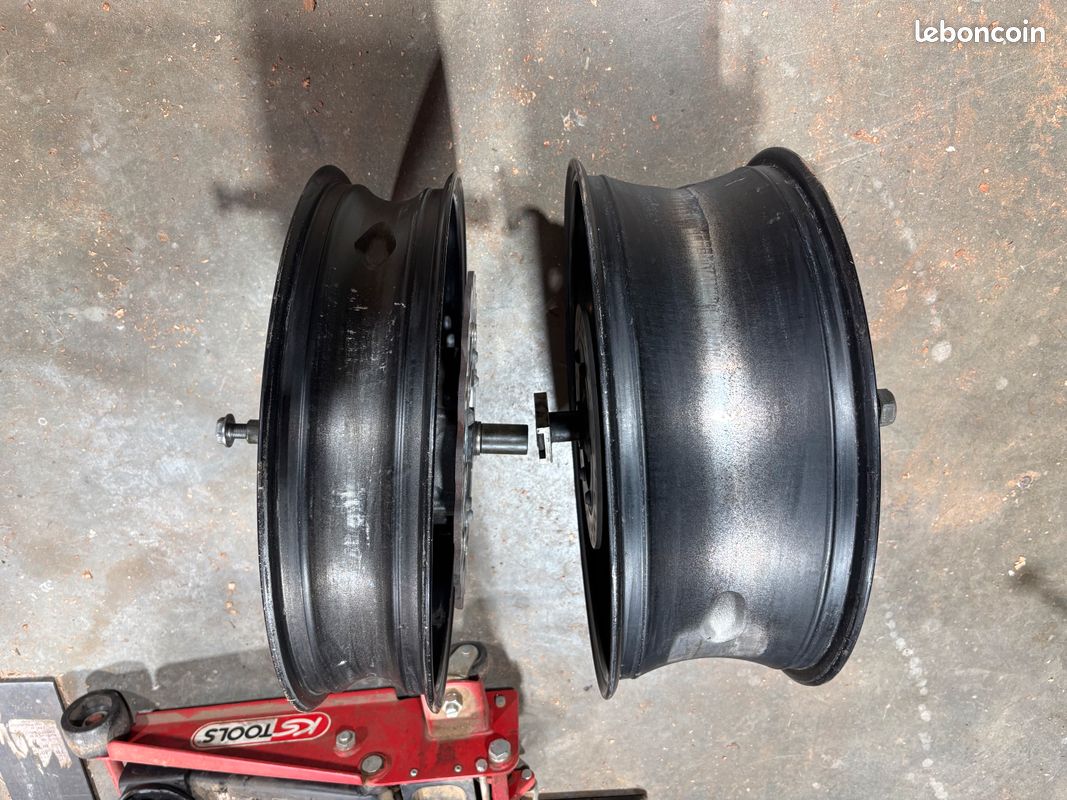 Paire de jantes yamaha R1 2003 (image 3)