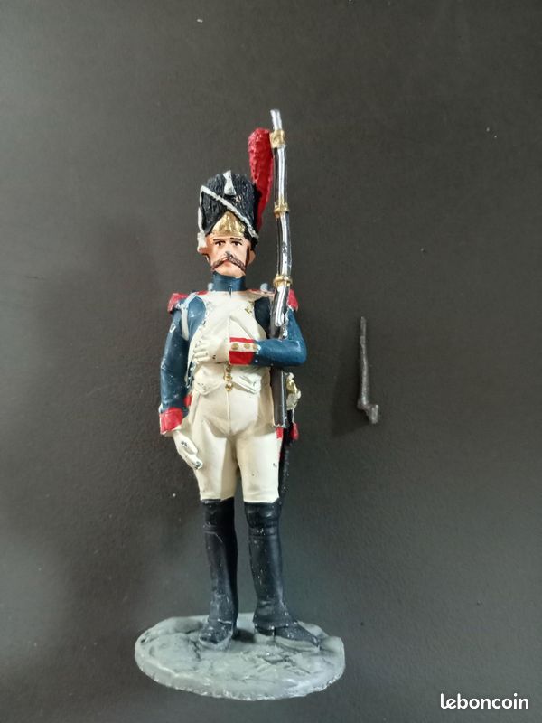 Lot De 9 Soldats De Plomb Peints à La Main - Fabrication Française - Réf 48