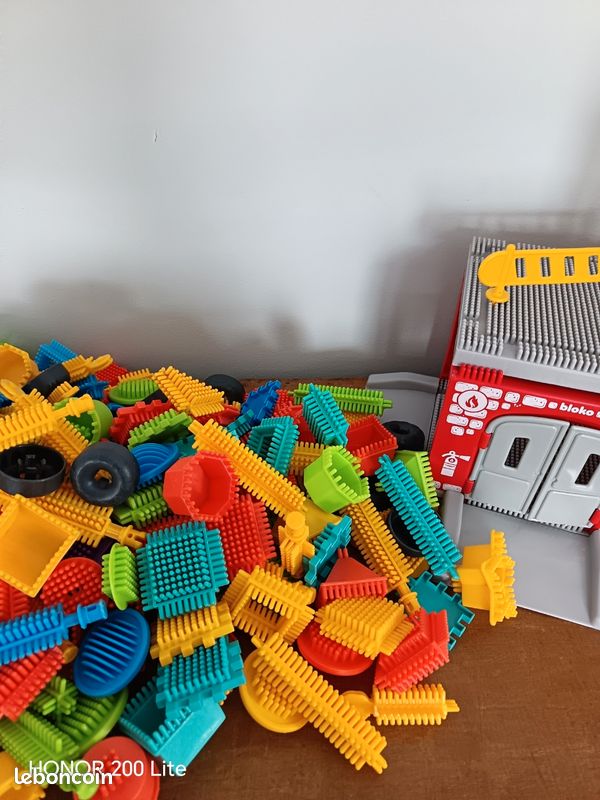 Molto Blocks – Caserne De Pompiers – 10 Blocs + Voiture Avec Sons Et Lumières – Compatible – Fabrication Espagnole – Dès 3 Ans