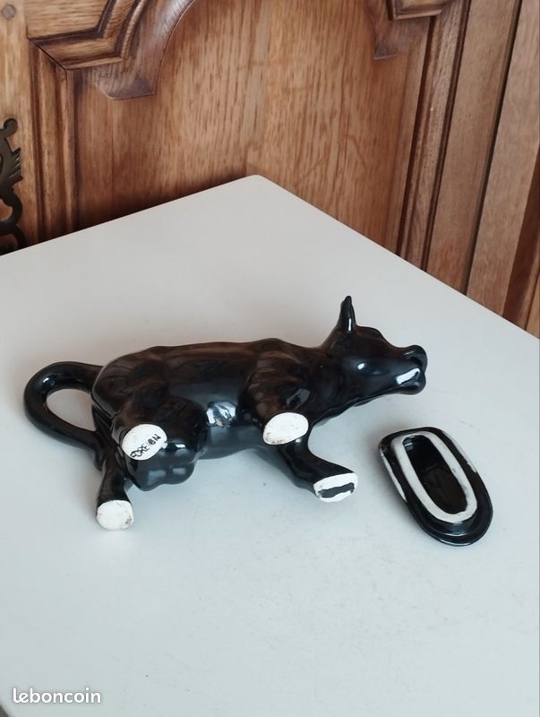 Vache noire en céramique de Staffordshire ? (image 7)