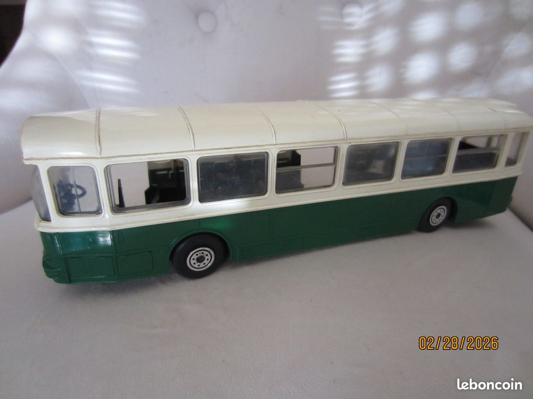 Bus Miniature NOREV SAVIEM SC 10 U – Ligne Palais Royal-Concorde-Puteaux – Modèle REF 98 – Occasion Bon état