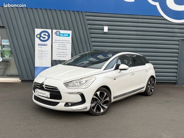 Citroën DS5 Hybrid4 So Chic BMP6 ENTRETIEN COMPLET (BATTERIE HYBRIDATION ET AIRBAG REMPLACÉS) (image 1)