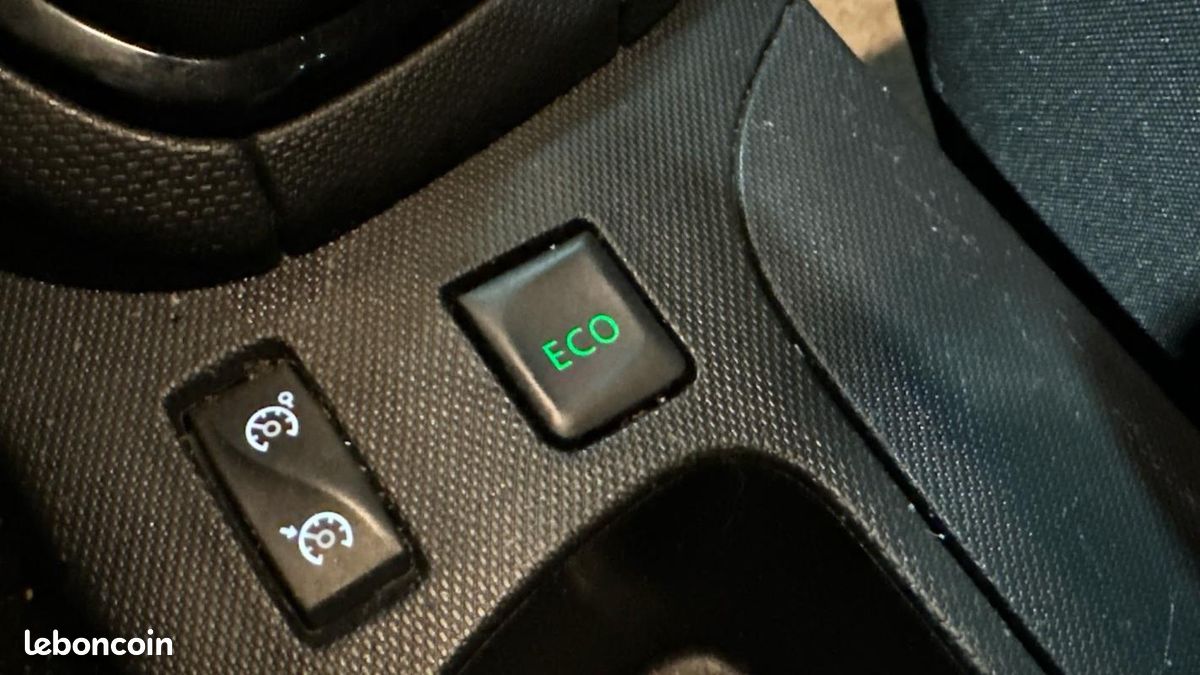 Renault Clio IV TCe 90 Energy eIntens (image 15)