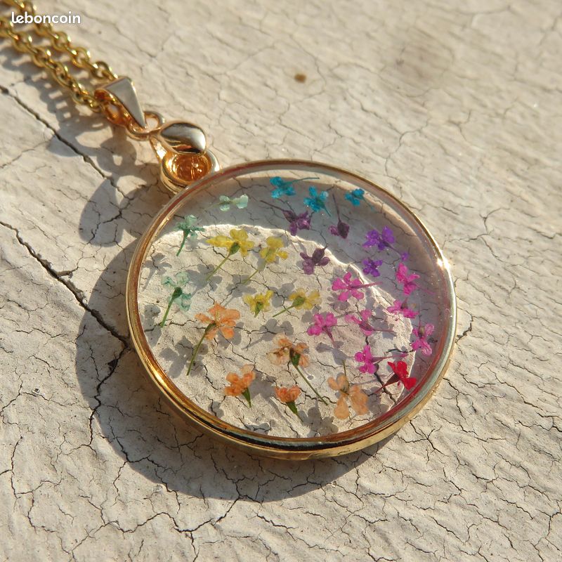 Collier fleurs pressées (image 2)