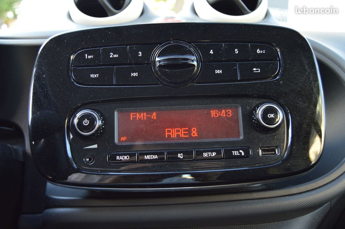 Smart FORTWO COUPE 71CH PURE TWINAMIC E6C (image 6)