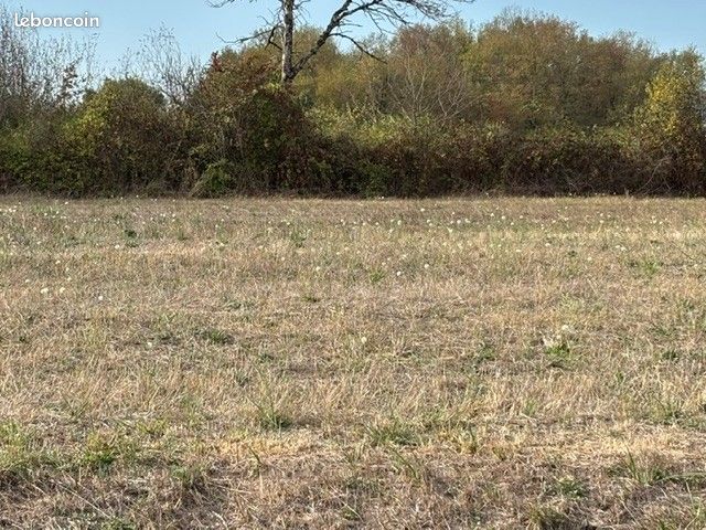 Terrain 1040 m² · à Saint-Sulpice-Et-Cameyrac · 119 000 €