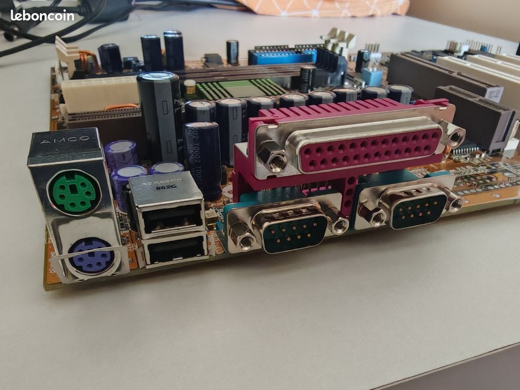 Carte Mère Asus K7M rev 1.04 Mainboard + CPU Athlon k7 600 MHz + I/O
