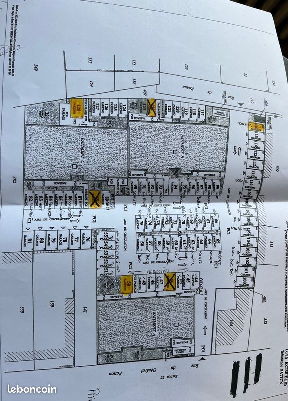 LOT de 3 Parkings extérieurs · à Hettange-Grande · 18 000 €