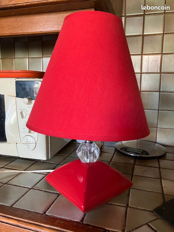 Lampe de chevet rouge (image 1)