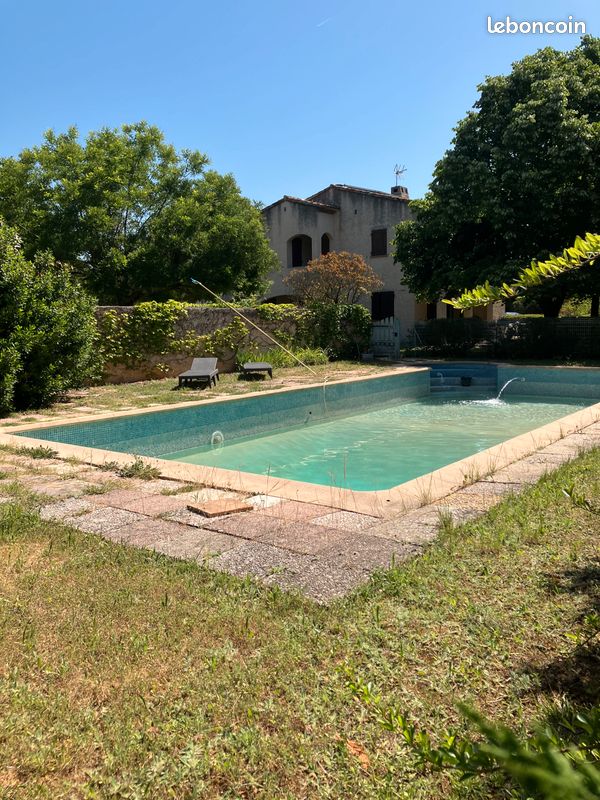 Maison 12 pièces 320 m² · à Jouques · 320 m² · 695 000 €