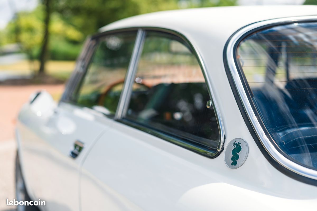 Alfa Romeo Giulia GT 2000 Veloce Bertone (GTV) (image 10)