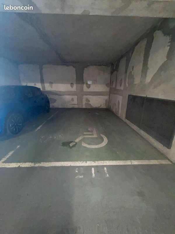 Parking 15 m² · à Charenton-le-Pont · 15 m² · 95 €/mois