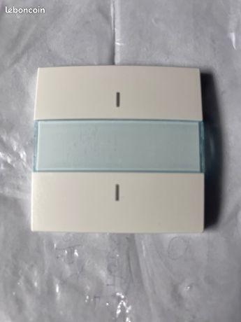 Enjoliveur Pour Interrupteur KNX Hager Kallysta - Modèle WKT902C, Coloris Carbone, Neuf (emballage Peut être Défraîchi)