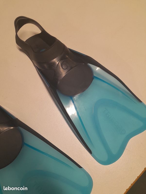 Paire de palmes pointure 32 / 33 (image 3)