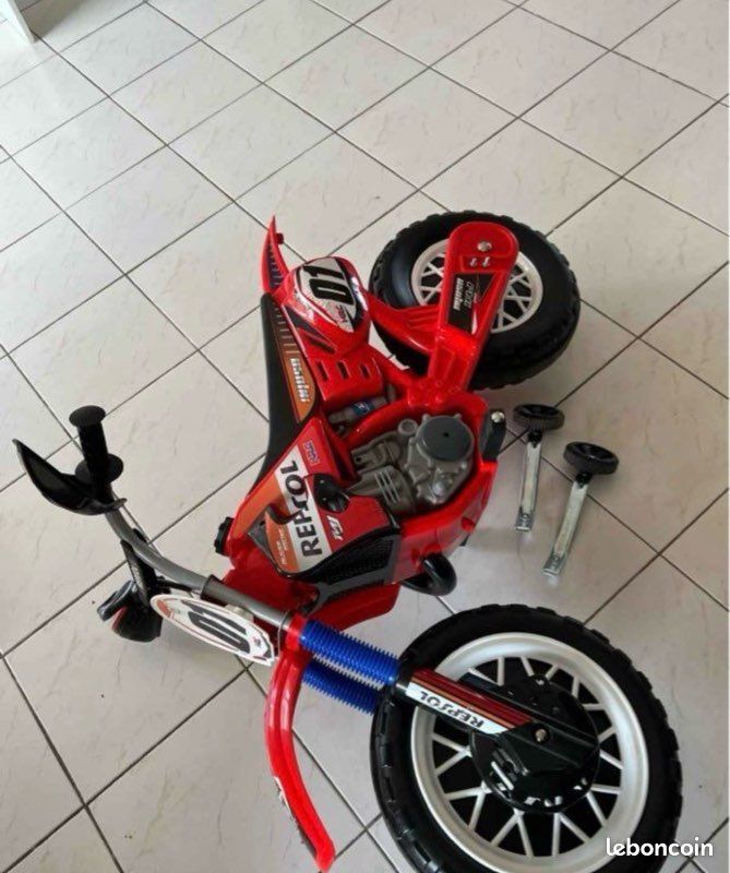 Moto cross électrique avec roulettes Honda 6V (image 3)